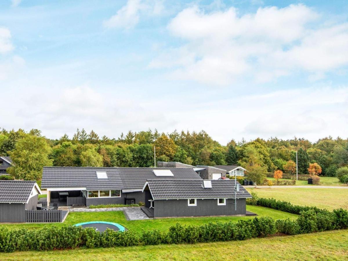 8 Person Holiday Home In Hovborg Kültér fotó